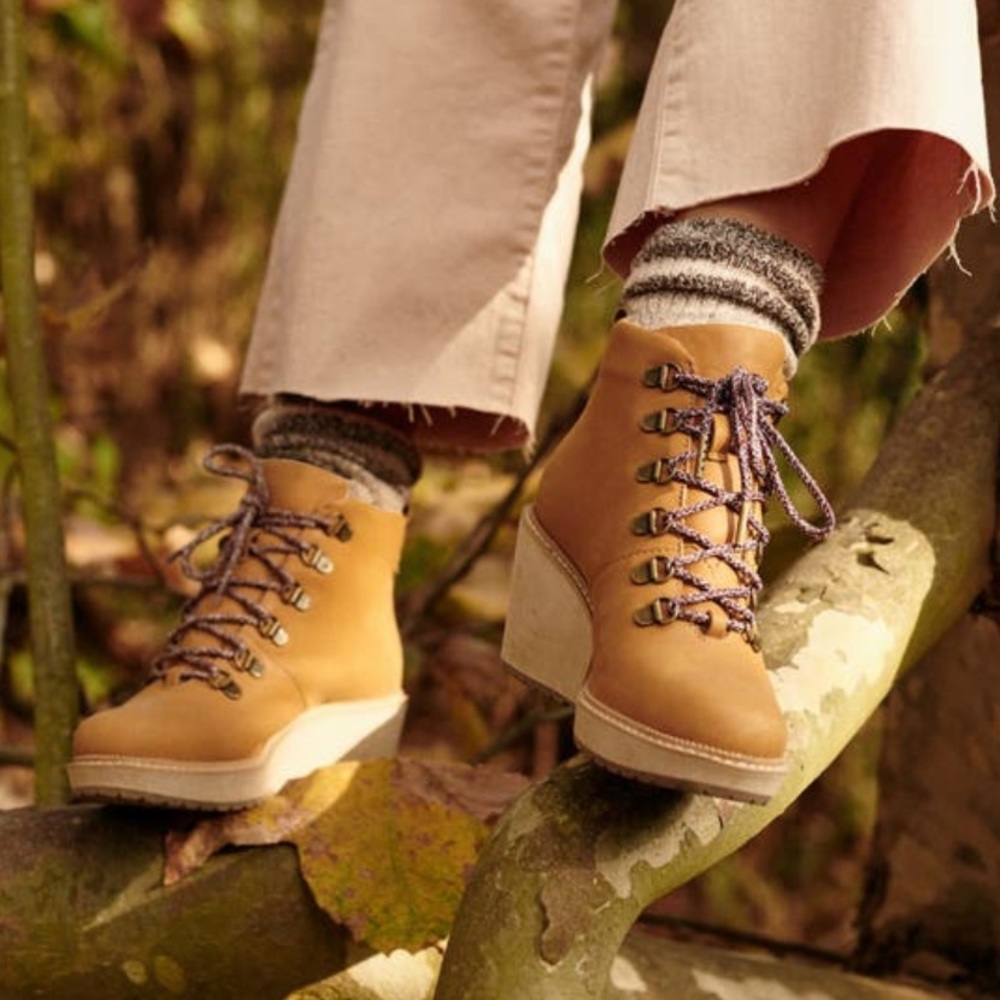 Toms Melrose Wedge Bootie in Natural Size 8